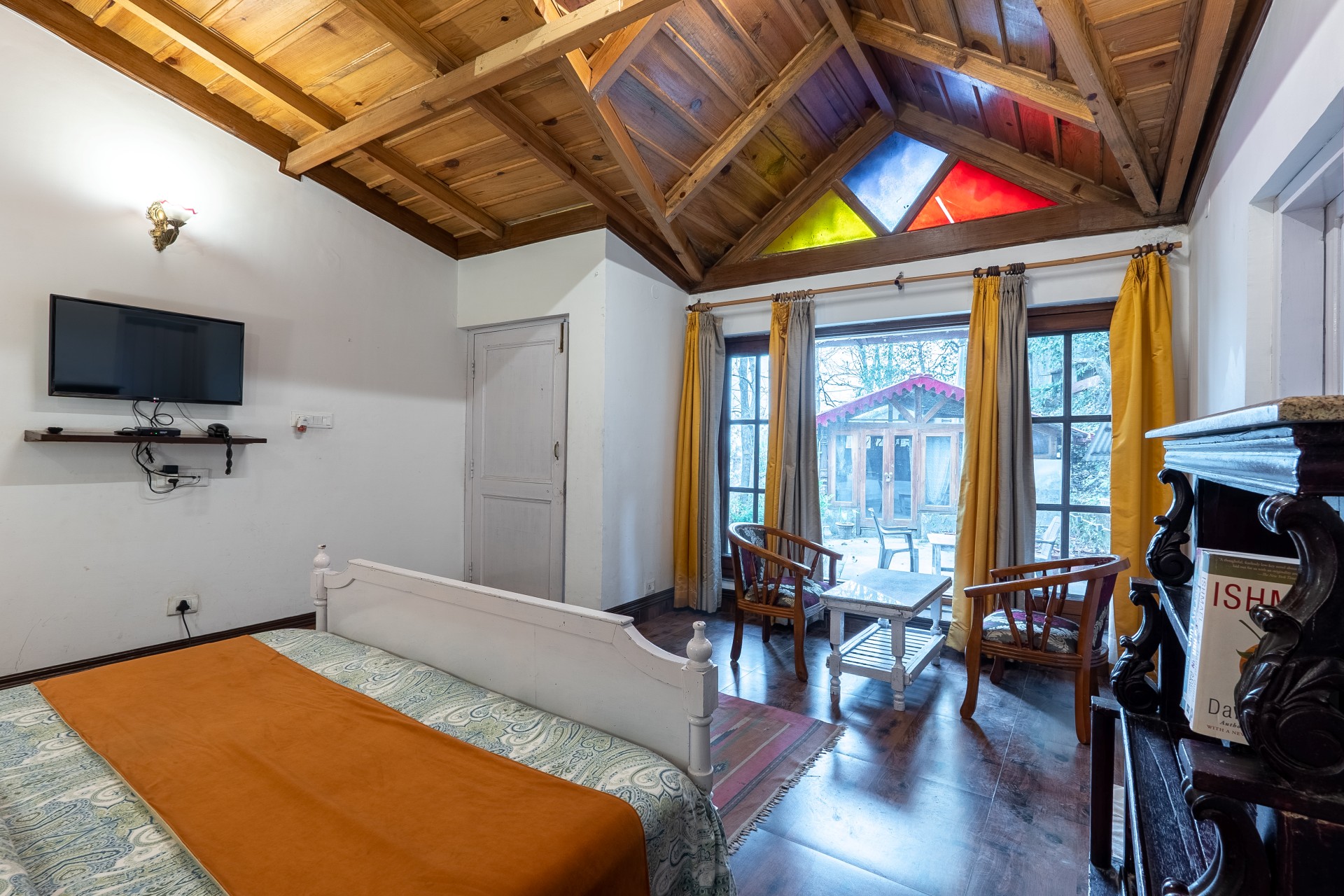 Tranquil Hideout room interior comfort at The Hive Cottage Nainital